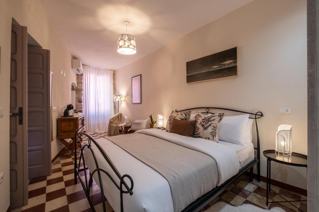 Dimora Sant'Ignazio Guest House Bosa Bagian luar foto