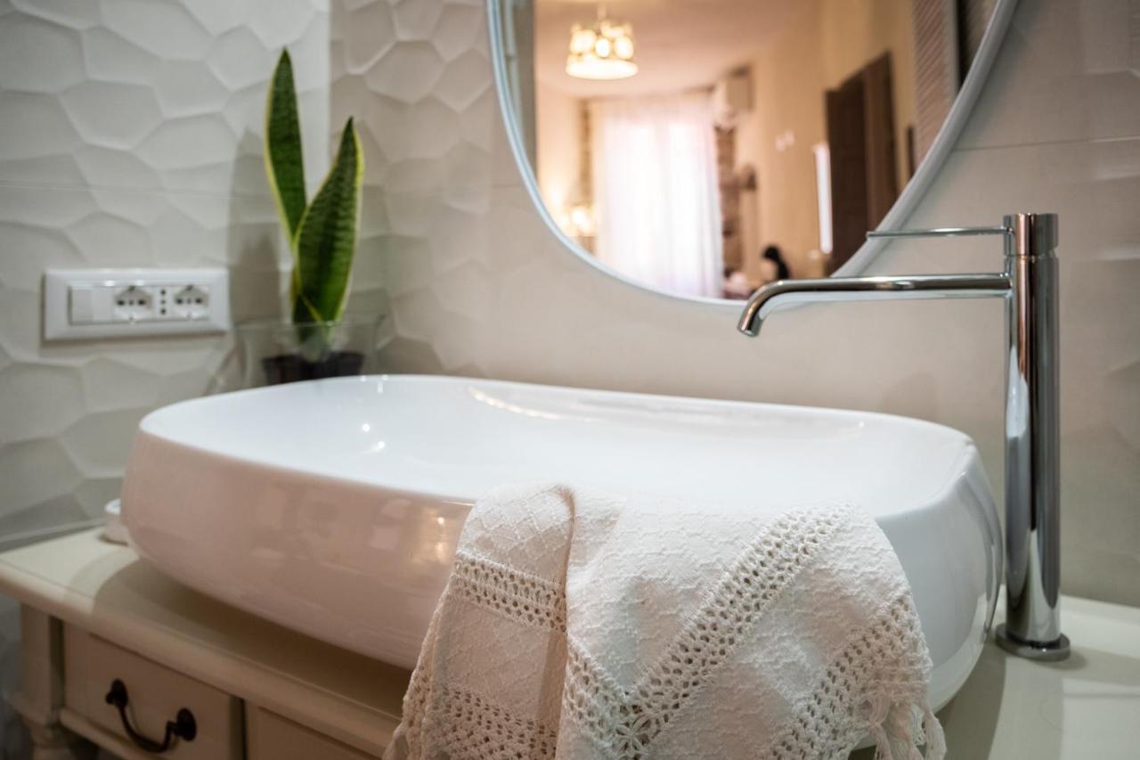 Dimora Sant'Ignazio Guest House Bosa Bagian luar foto