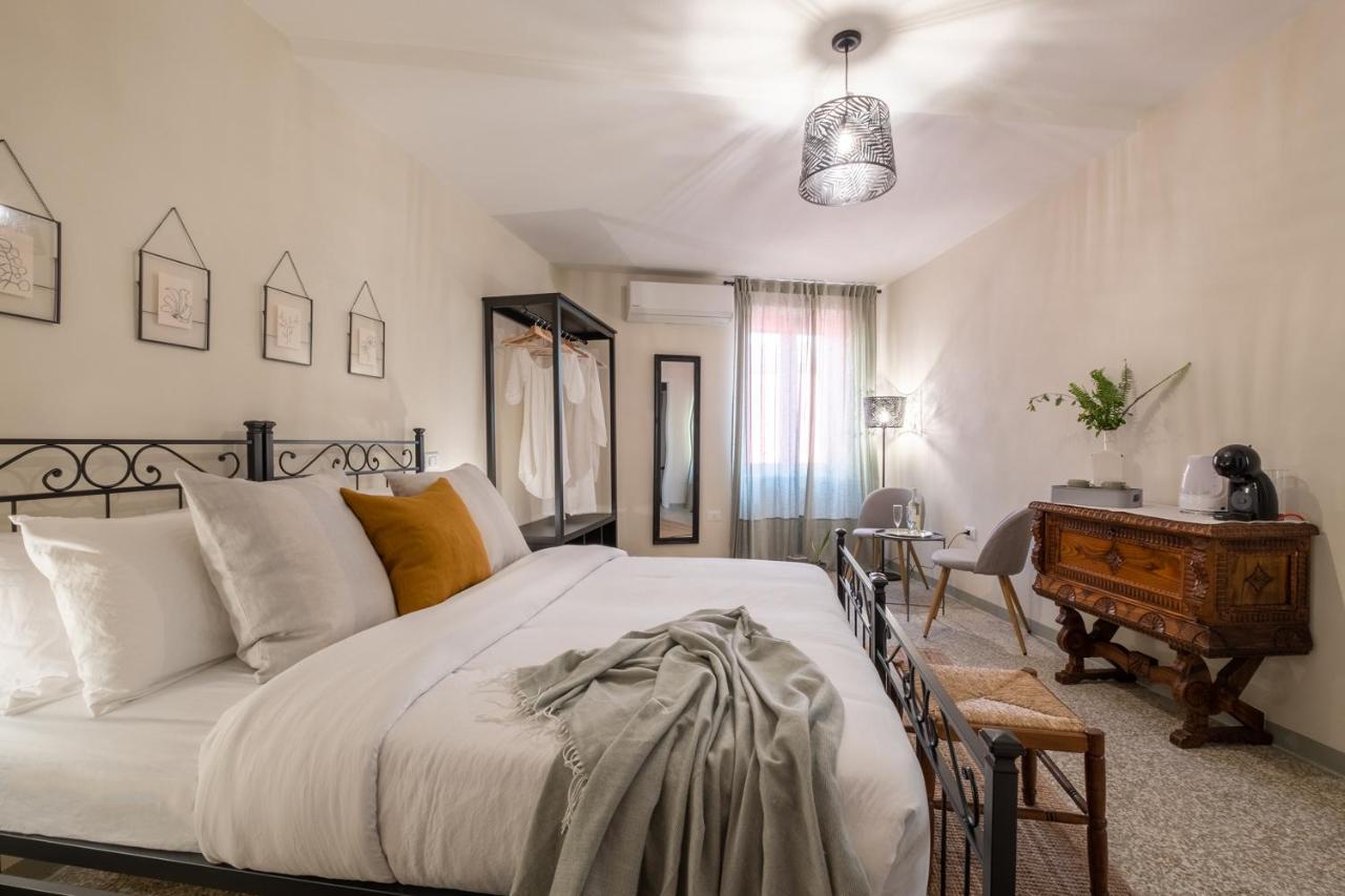 Dimora Sant'Ignazio Guest House Bosa Bagian luar foto
